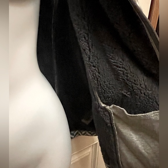 Alia Large soft & cuddly vest in a white & grey stripe. In Great used condition - Picture 6 of 12